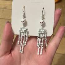 Серьги в виде черепов, в Санкт-Петербурге