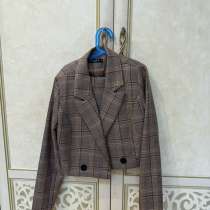 Костюм с юбкой, в Якутске