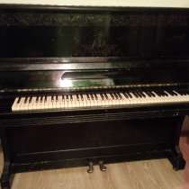 Пианино черного цвета фабрики «Красный Октябрь», в Москве