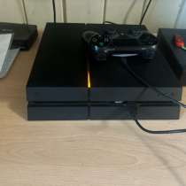 PlayStation 4 Slim + 3 игры на диске и 2 встроенные, в Перми