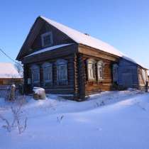 Крепкий бревенчатый дом в тихой деревне, недалеко от Волги, в Москве
