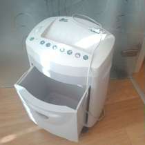 Продается шредер-почти новый, в Санкт-Петербурге