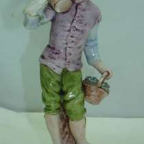 Статуэтка фигурка старинная Цветочник (V137), в Москве