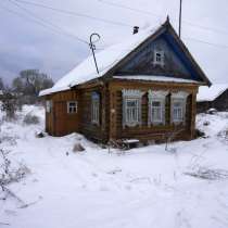 Небольшой бревенчатый дом, в селе с развитой инфраструктурой, в Угличе
