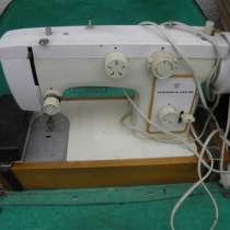 Продаю ручную швейную машинку Чайка 142 М с электроприводом, в Анапе