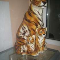 Фарфоровую статуэтку-Тигрица с тигрятами-,Каподемонте,Н-60см, в Москве