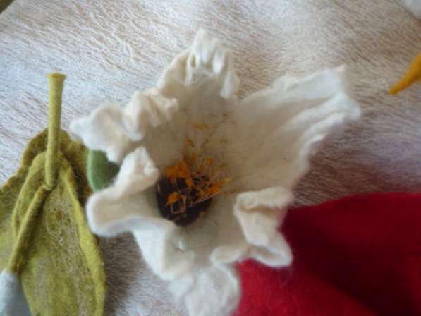 Брошь-цветок, шерсть, ручная работа в Бердске фото 11