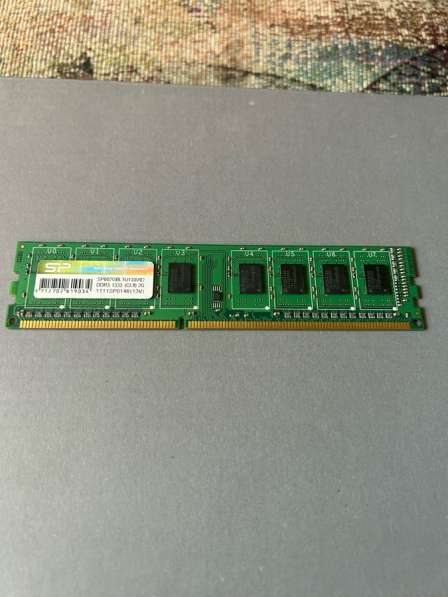 Продам оперативную память DDR3 на кп 1g