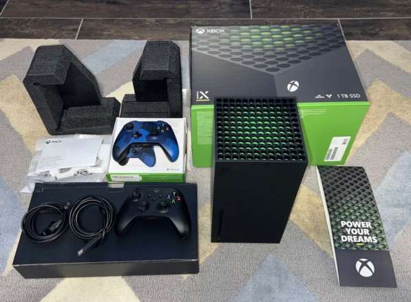 Игровая консоль Microsoft Xbox Series X 1 ТБ — черная в фото 3