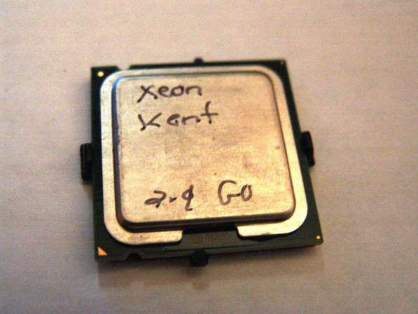 Intel Xeon X3220 ES 4 ядра Socket 775 2.4GHz