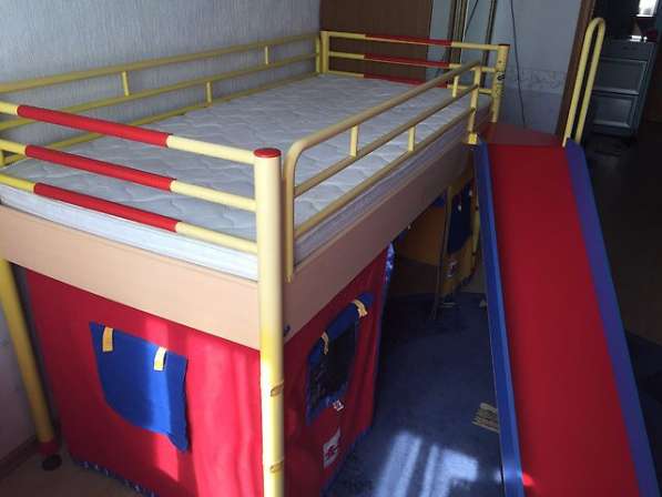 Продам детскую кровать, шкаф и матрас Cilek в Владивостоке