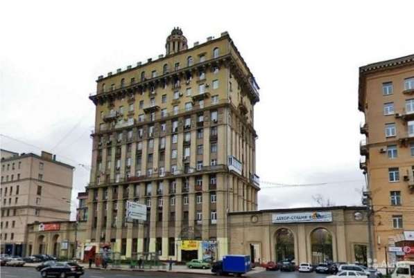 Продам трехкомнатную квартиру в Москве. Этаж 8. Дом кирпичный. Есть балкон.