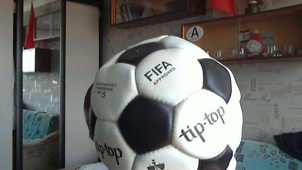 Продам 76 год венгрия футбольный мяч в Майкопе