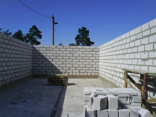 Возведение стен из блоков и кирпичей в фото 4