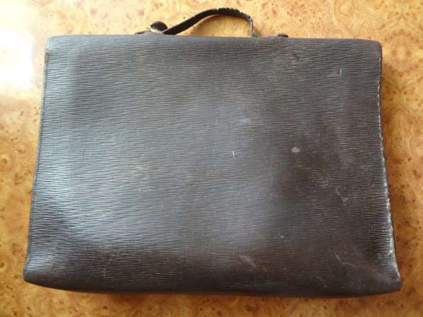 Старинный кожаный портфель для документов в фото 6