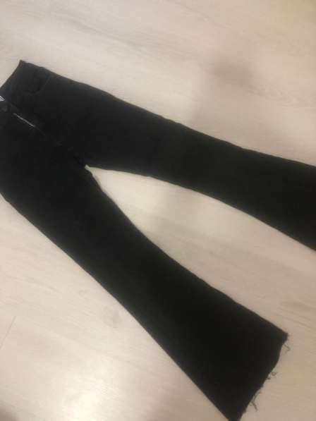 Чёрные клещённые джинсы