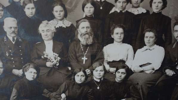Старинная фототипия – групповой портрет гимназисток. XIX в в Санкт-Петербурге фото 6