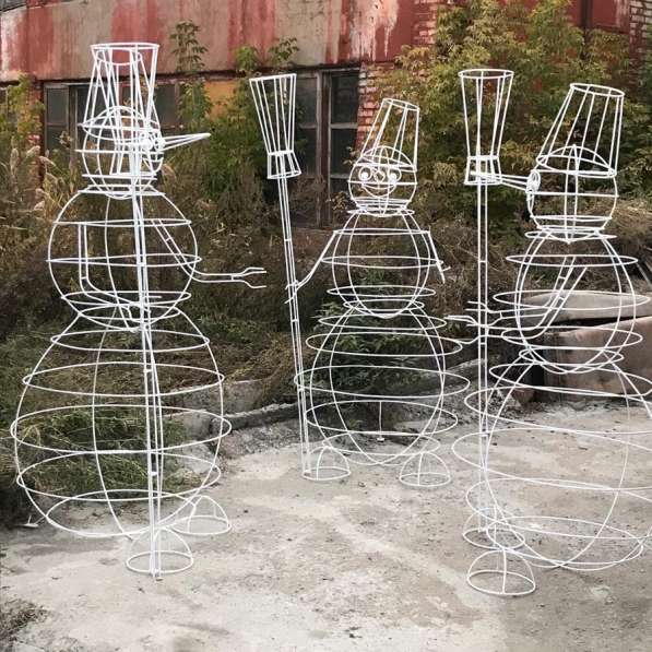 Светящаяся фигура снеговика в Омске фото 6
