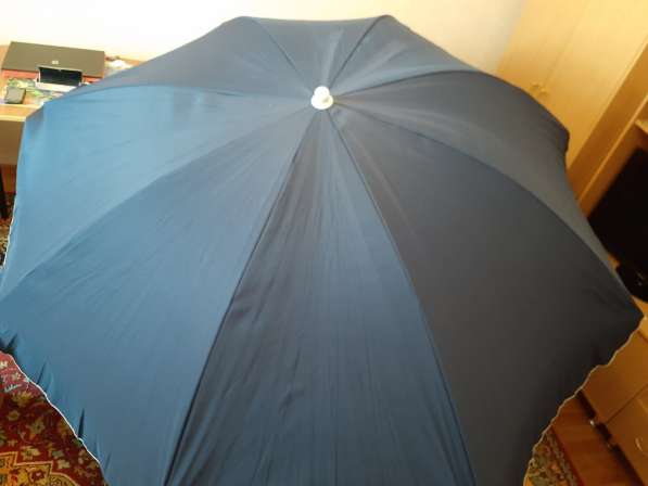 Продаю пляжный зонт - диаметр 240 см + бур для песка