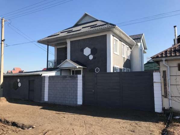 Продаётся 2-этажный дом с коммерческим помещением в Бишкеке в 