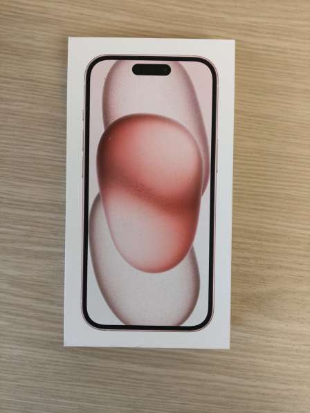 Новый iPhone 15 256 ГБ розового цвета