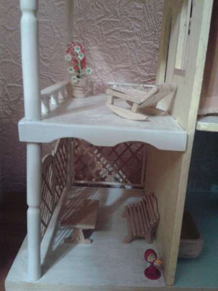 Продаю деревянный кукольный домик ручной работы с мебелью в Сочи