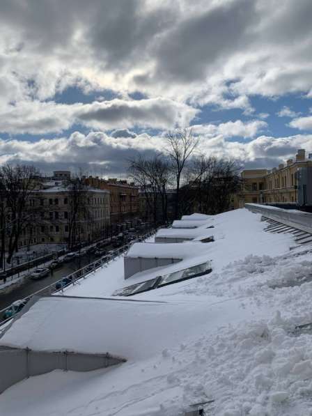 Уборка снега с крыш в Санкт-Петербурге