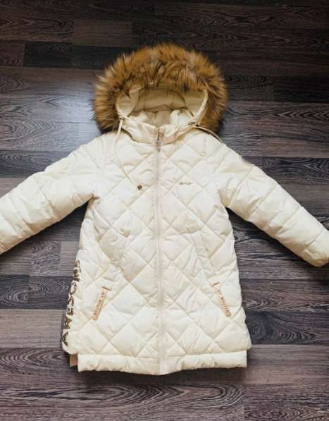 Зимнее пальто (пуховик) для девочки