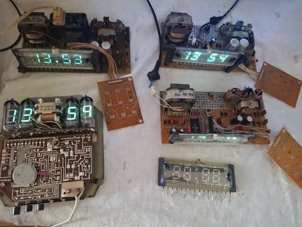 Часы электронные цифровые 4 штуки