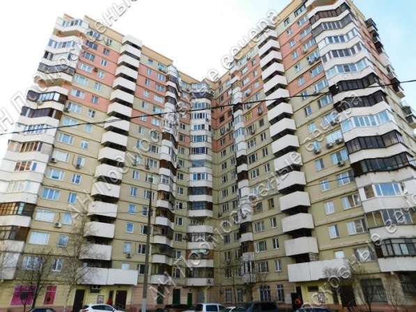 Продам многомнатную квартиру в Москва.Жилая площадь 114 кв.м.Этаж 3.Есть Балкон.