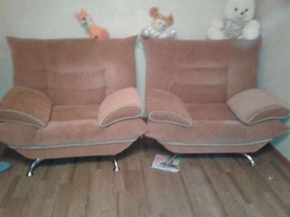 Мягкая мебель, диван и два кресла в 