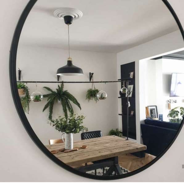 Скандинавское круглое зеркало Svart 80 в деревянной раме