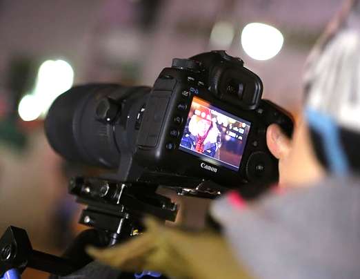 Видеооператор на новогодние утренники, свадьбы в Екатеринбурге