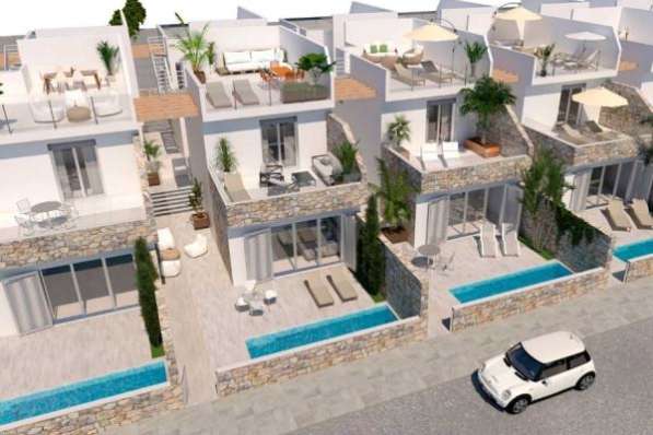 Недвижимость в Испании, Новая вилла рядом с пляжем от застр в 