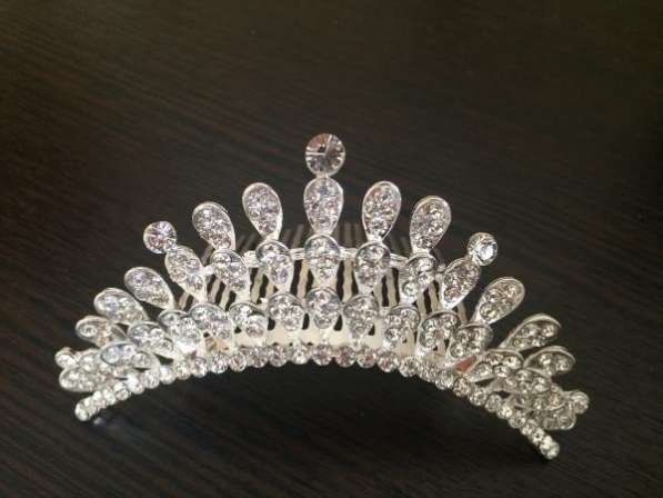 Свадебные украшения ,шляпы ,цветы ,клач,колье ,коронка в Москве фото 4