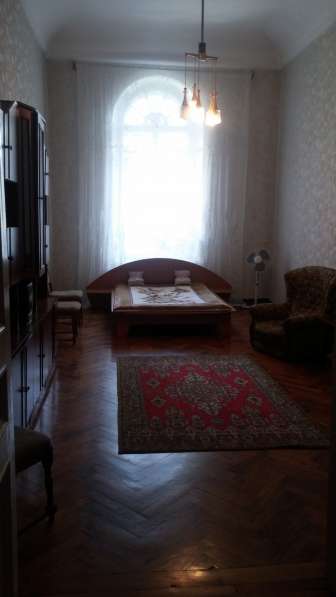Меняю двухкомнатную квартиру на ул. Дерибасовская на Москву