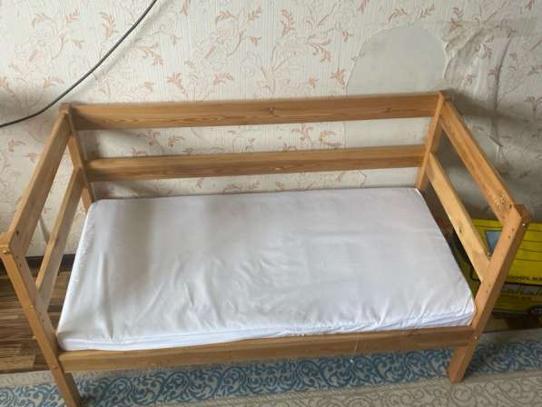 Продаю удобную приставную детскую кровать