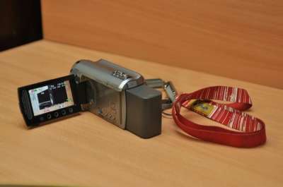 видеокамеру JVC JVC GZ-MG630SER