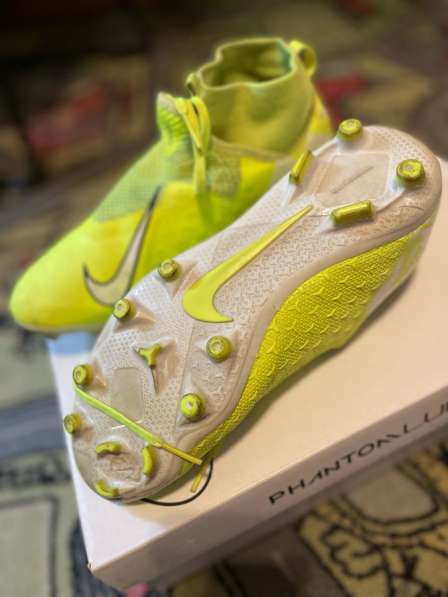 Бутсы Nike Phantom Luna
