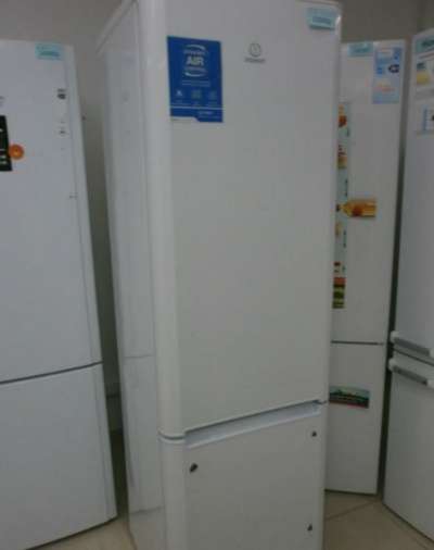 новый холодильник Indesit