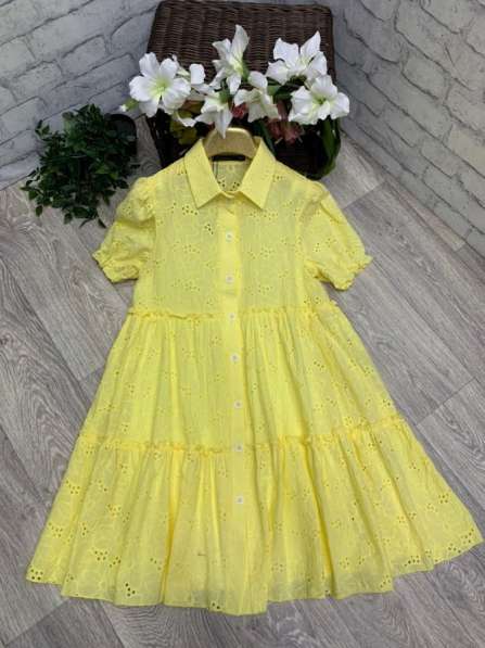 Платье с воланами желтое