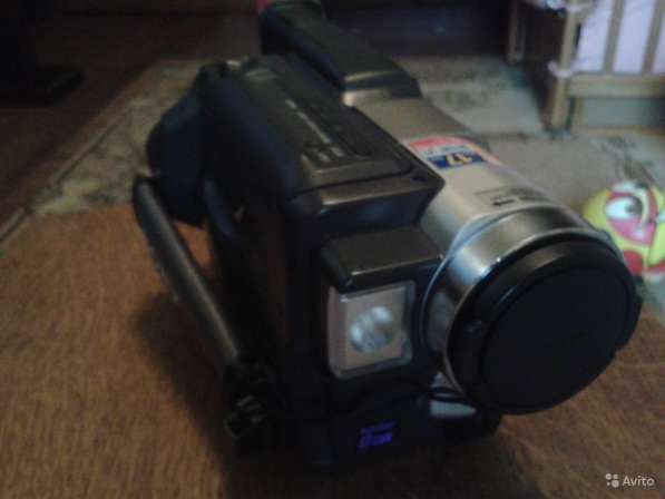 Видеокамера CCD-TRV49E