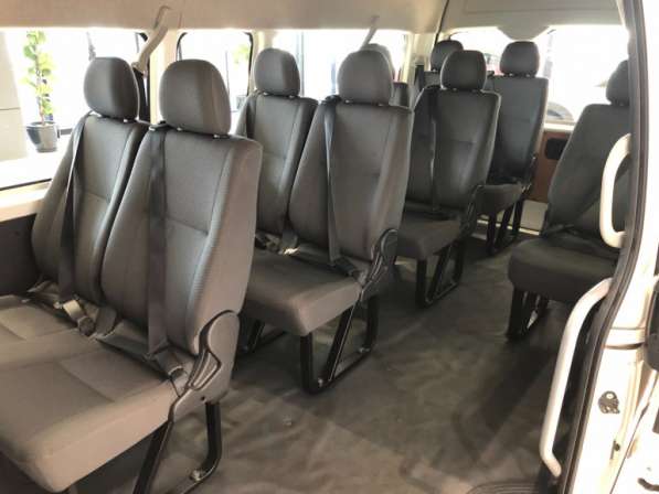 Toyota Hiace Commuter 14 Seats в Москве