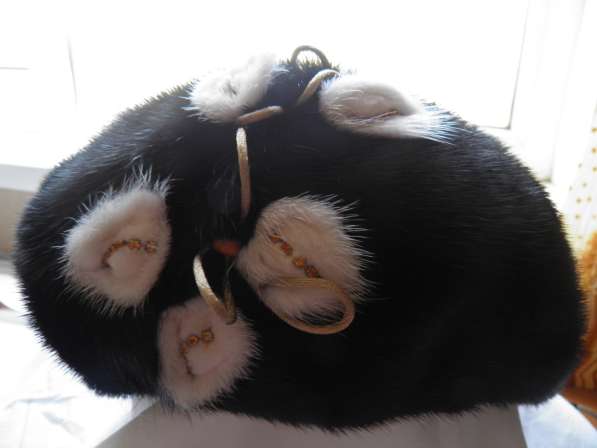 Женский берет из чёрной норки с украшением в Анапе фото 3