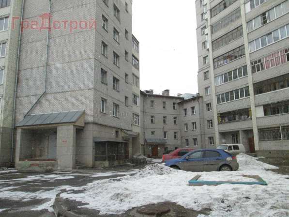 Продам однокомнатную квартиру в Вологда.Жилая площадь 53,10 кв.м.Дом кирпичный.Есть Балкон.