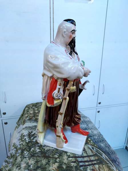 Фарфоровая фигурка большая Казак Тарас Бульба.48cm в Москве фото 3