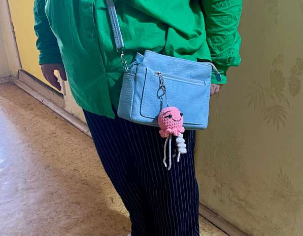 Вязаный крючком плюшевый брелок - осьминожка в Москве