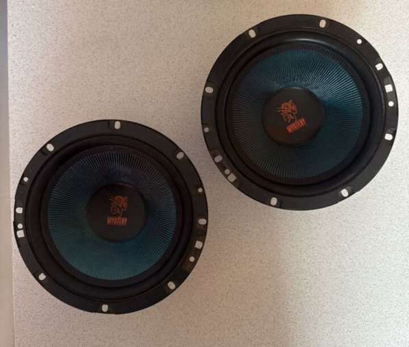 Динамики в машину Mystery