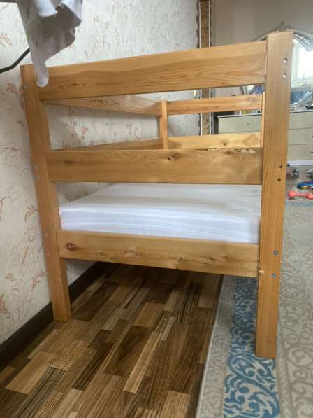 Продаю удобную приставную детскую кровать в 