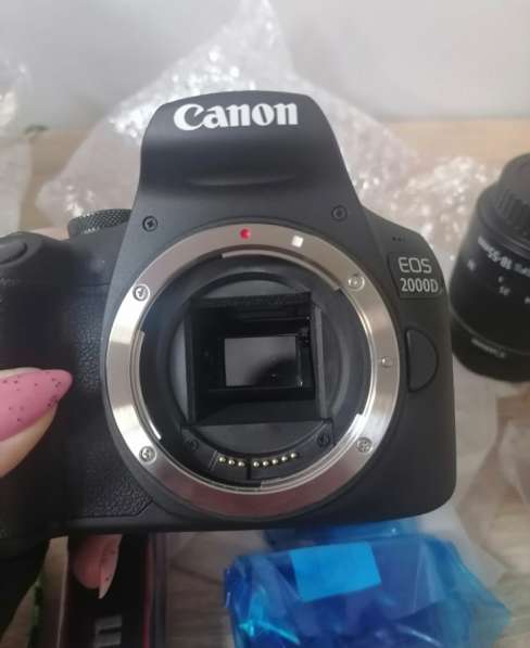 Зеркальная фотокамера Canon EOS 2000D Kit 18-55 DC чёрный в Москве фото 4